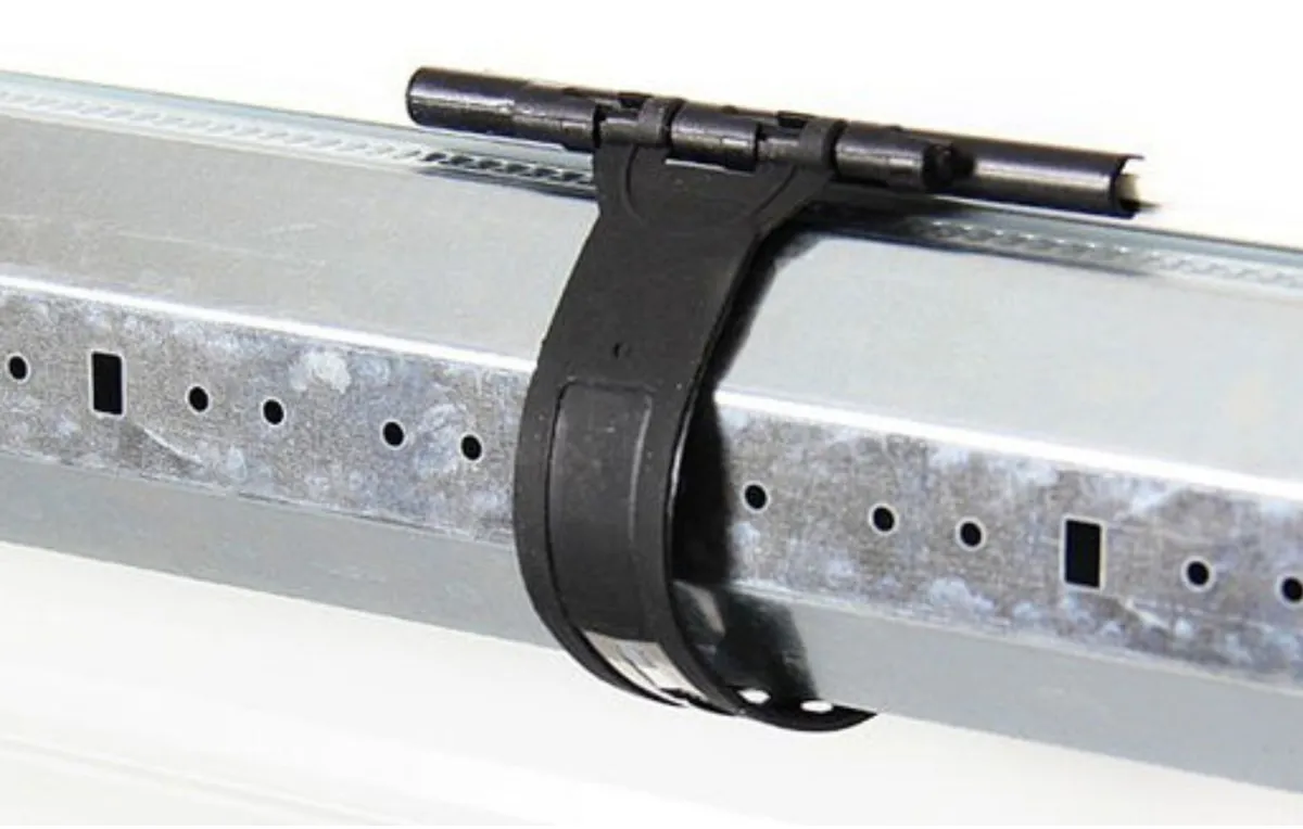 Attaches tablier volet roulant cassées: causes et solutions Attaches tablier volet roulant cassées: causes et solutions